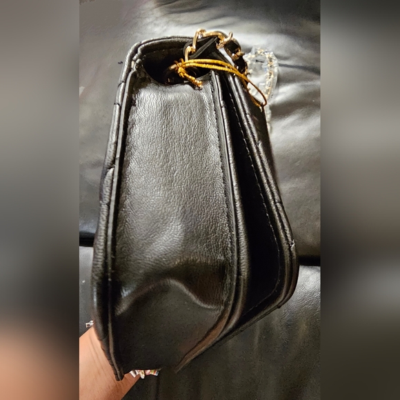 Bebe Stanley Black Crossbody NWT Quilted Vegan leather gold chain strap - Picture 9 of 16